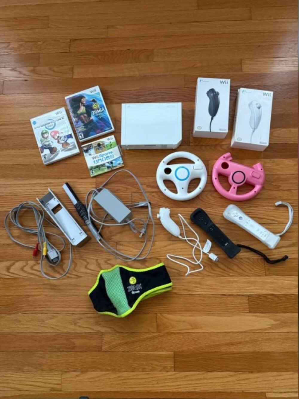 Nintendo Wii Set - MarioKart Wii and Wii Sports - Extra Nunchuks - Zumba Workout